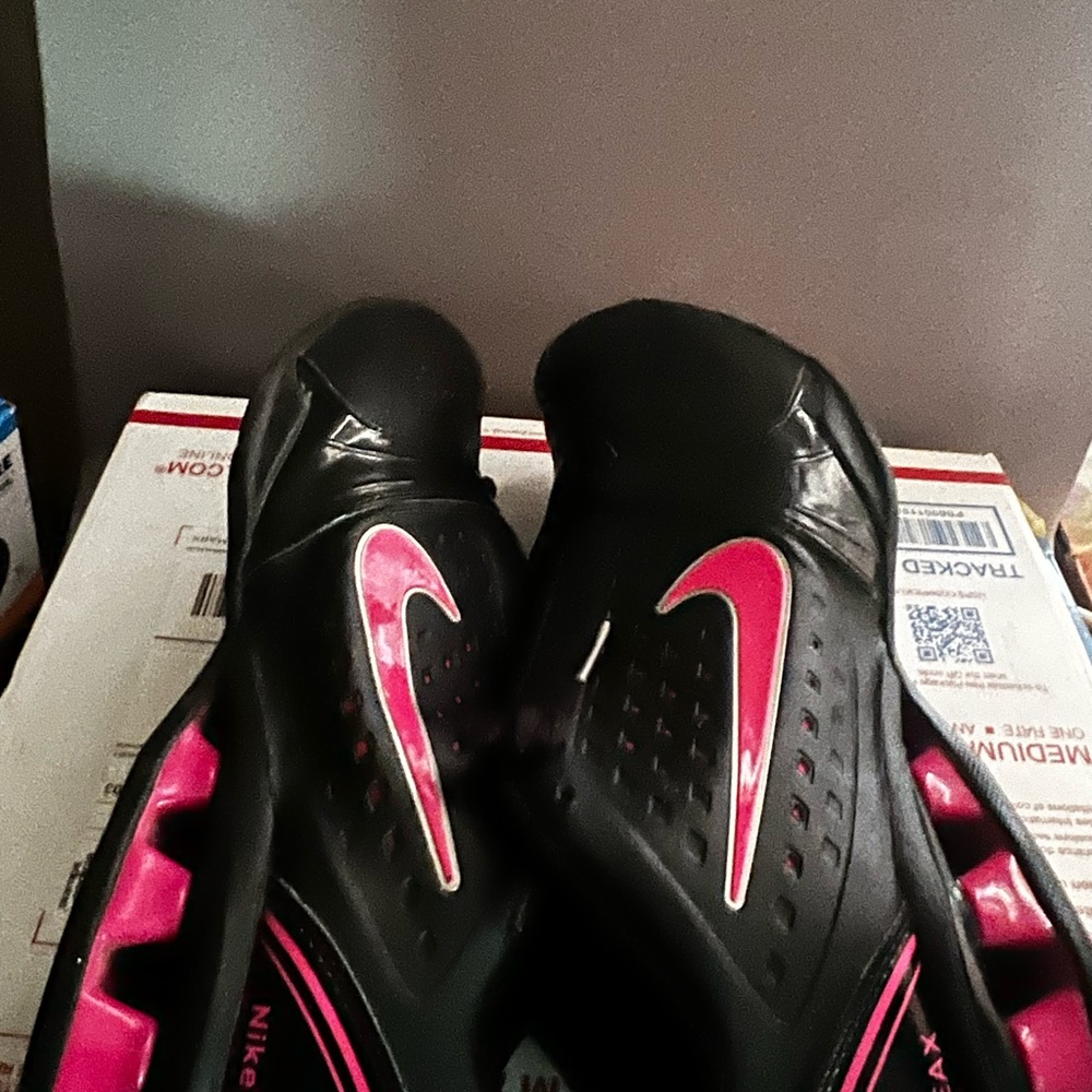 When the hot pink and black air max